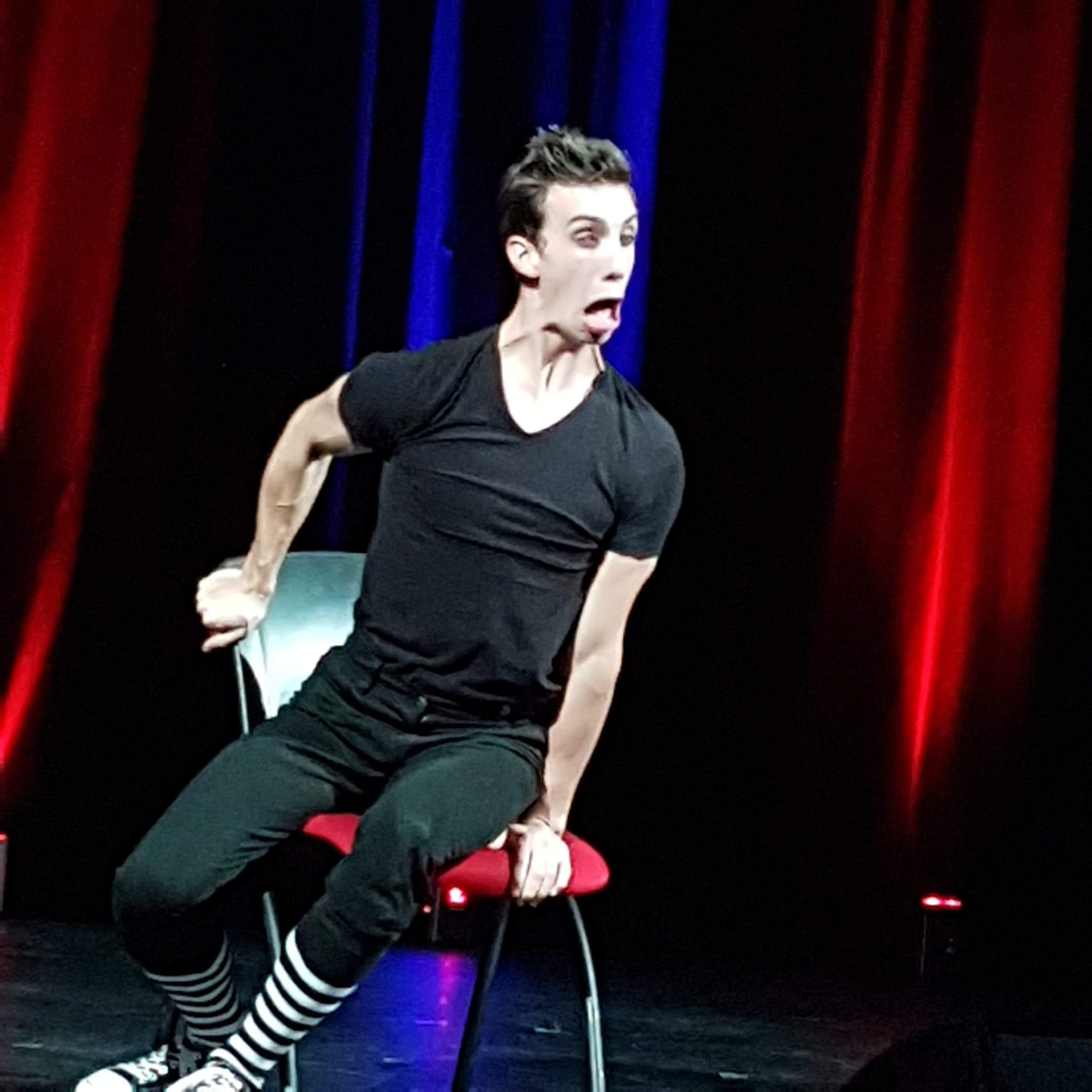 received_444292239857351